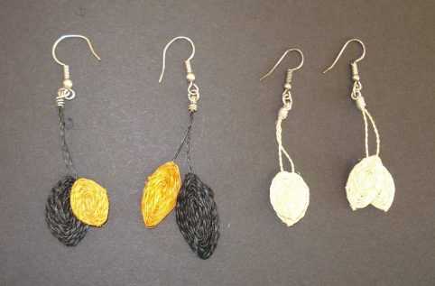 Earrings leaves dyed sisal