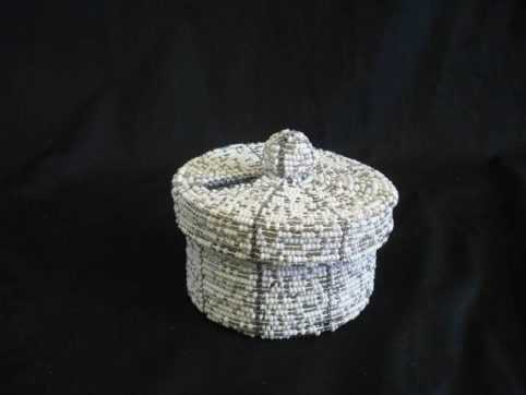 Tzeddak box white silver