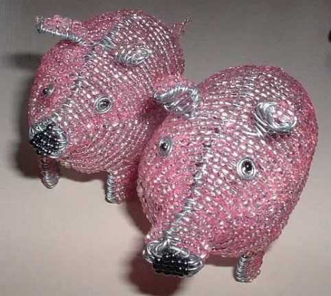 Pig (baby) - wire and beads